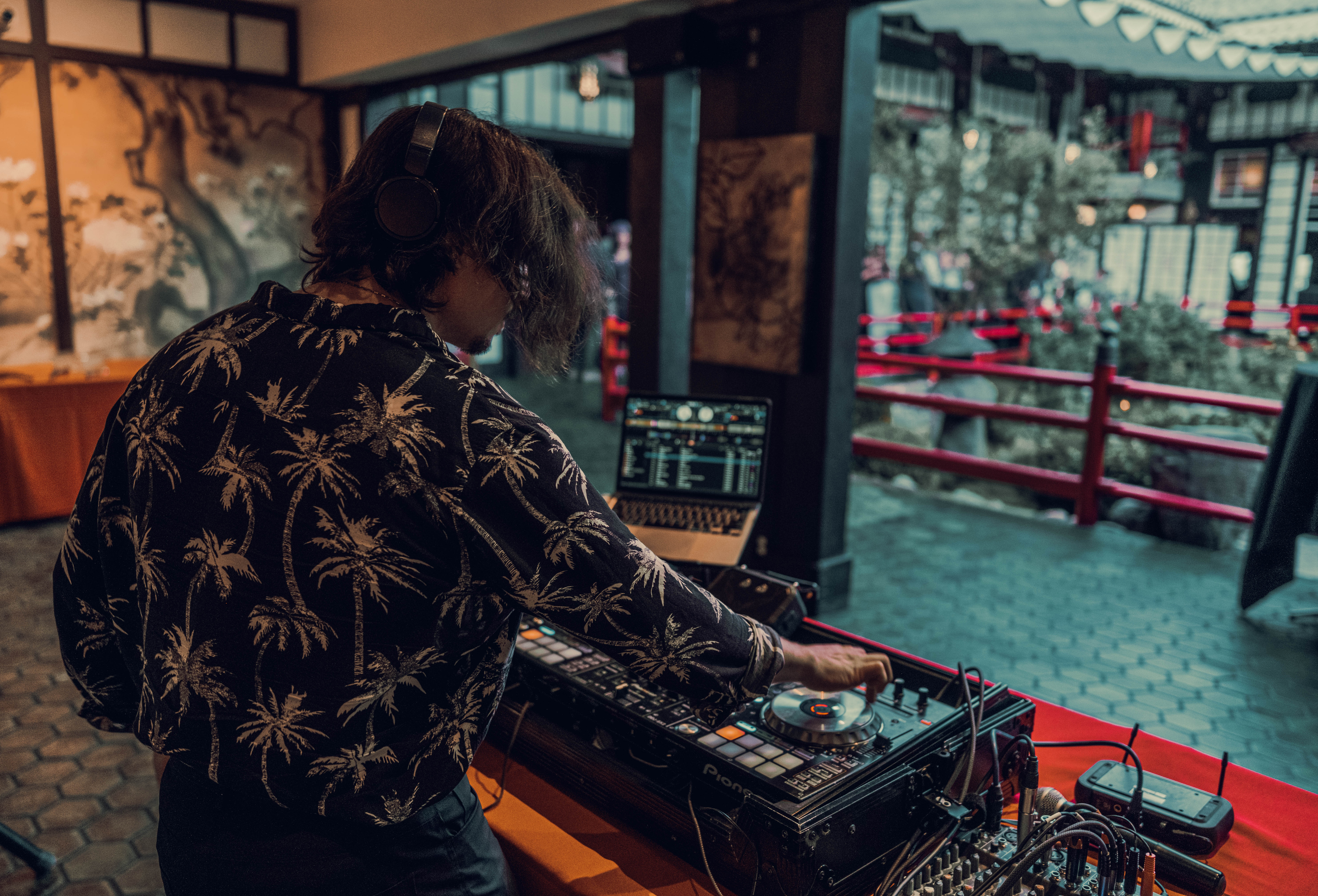 DJ Vento performing at the Yamashiro Hollywood celebration